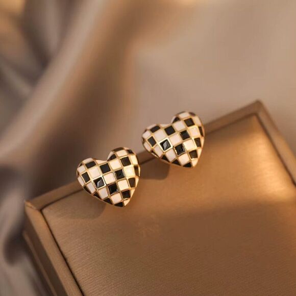 Black and White Enameled Checkered Heart Stud Earrings - Picture 11 of 11